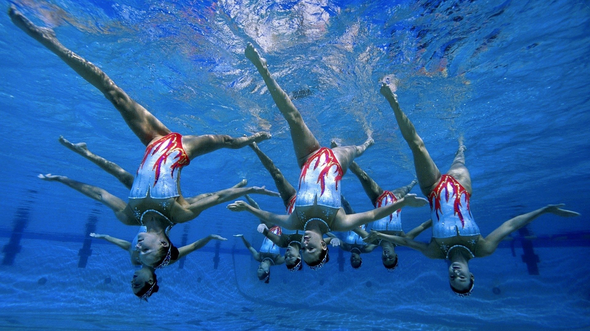 九游APP-女王归来，穆古鲁扎携全新战术燃爆赛场，塞尔维亚主场观众沸腾